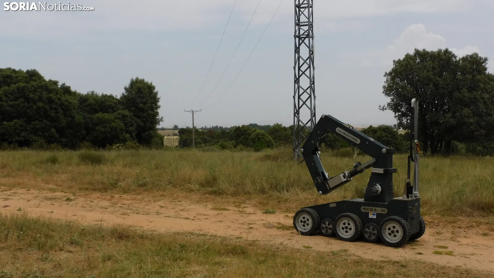 Foto 11 - En im&aacute;genes: Los TEDAX hacen una 'explosiva' visita al Cubo de la Solana