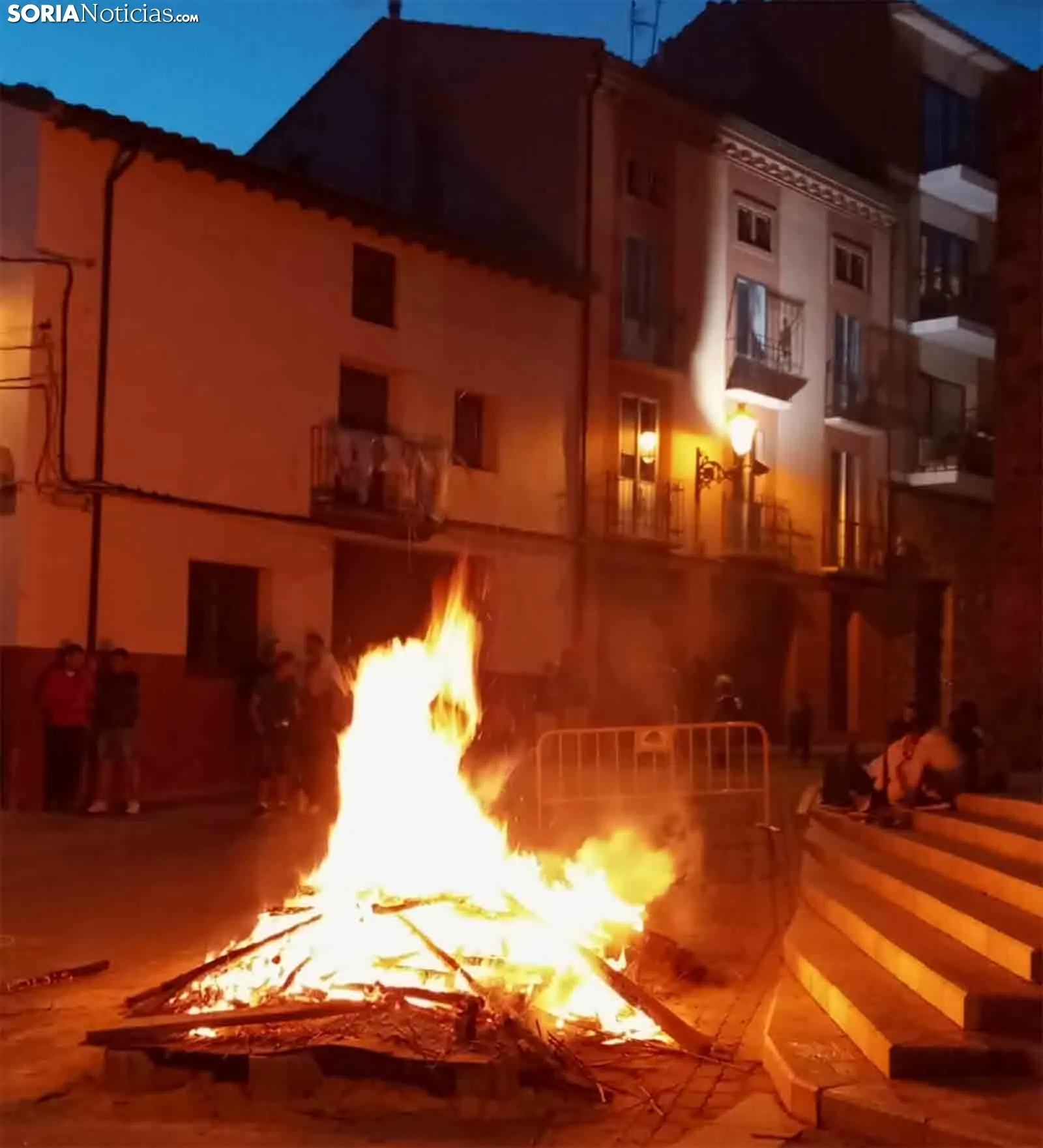 La hoguera en la noche agredeña de San Juan. /SN