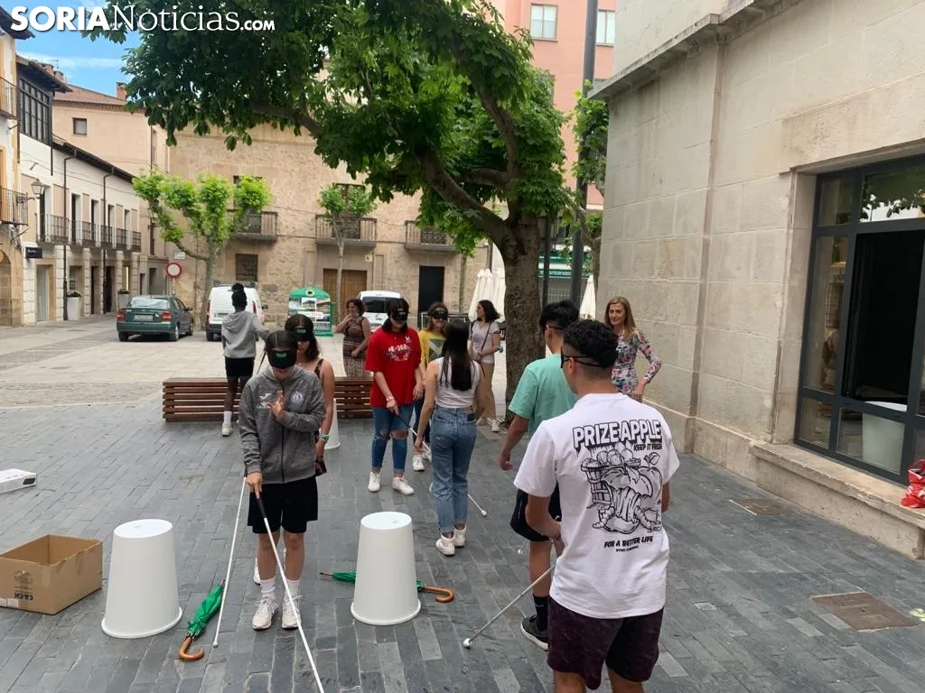 Foto 10 - Fotos: decenas de sorianos se ponen en la piel de personas ciegas a trav&eacute;s de la ONCE