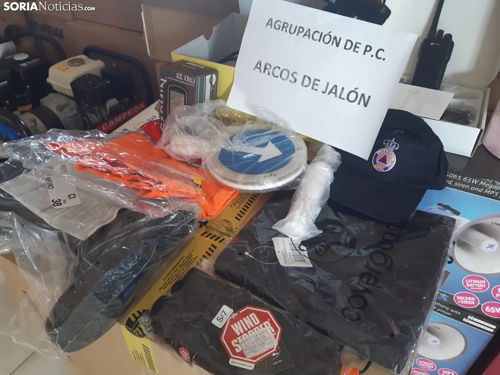 La Junta suministra material y vestuario a la Protección Civil de Soria.
