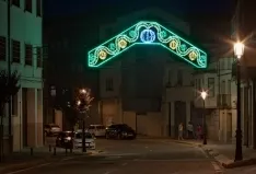 Foto 4 - Las calles de &Aacute;greda ya lucen para el 75 aniversario