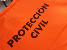 Jesús Ángel Peregrina recibe la primera dotación de la Agencia de Protección Civil de Arcos.