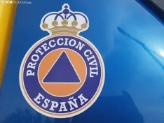 Jesús Ángel Peregrina recibe la primera dotación de la Agencia de Protección Civil de Arcos.