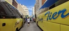 Los autobuses de las cuadrillas se van llenando.