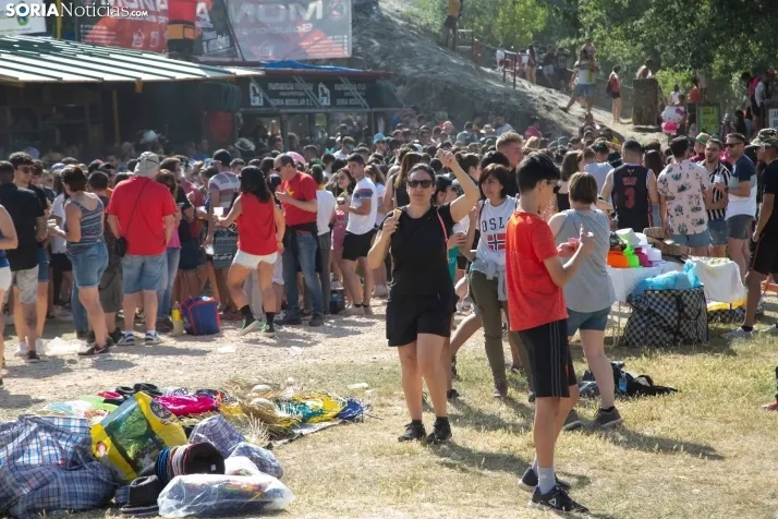 Cálido ambiente en los chiringuitos / Maria Ferrer