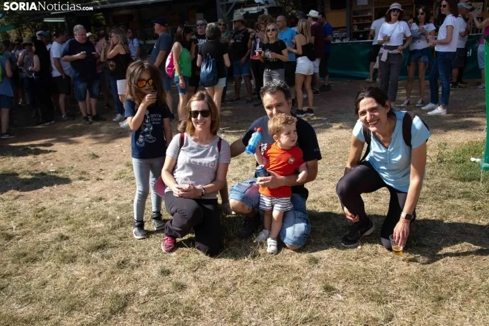 Cálido ambiente en los chiringuitos / Maria Ferrer