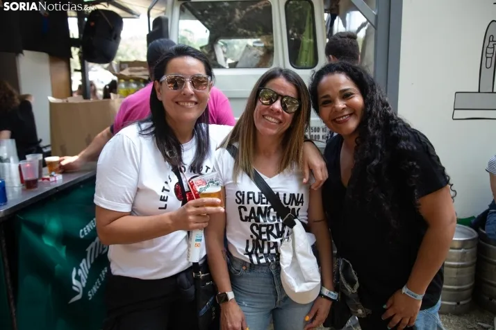 Cálido ambiente en los chiringuitos / Maria Ferrer
