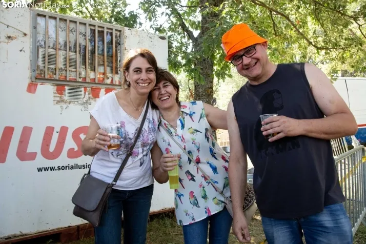 Cálido ambiente en los chiringuitos / Maria Ferrer