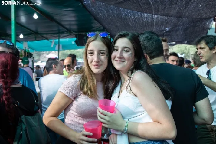 Cálido ambiente en los chiringuitos / Maria Ferrer