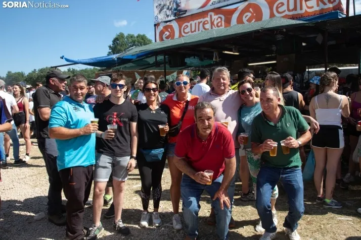 Cálido ambiente en los chiringuitos / Maria Ferrer