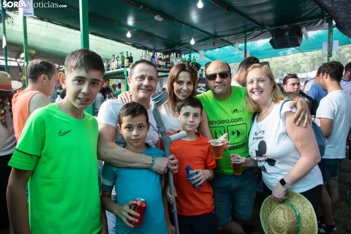 Cálido ambiente en los chiringuitos / Maria Ferrer