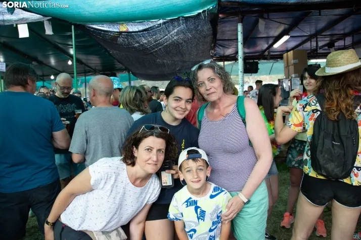 Cálido ambiente en los chiringuitos / Maria Ferrer