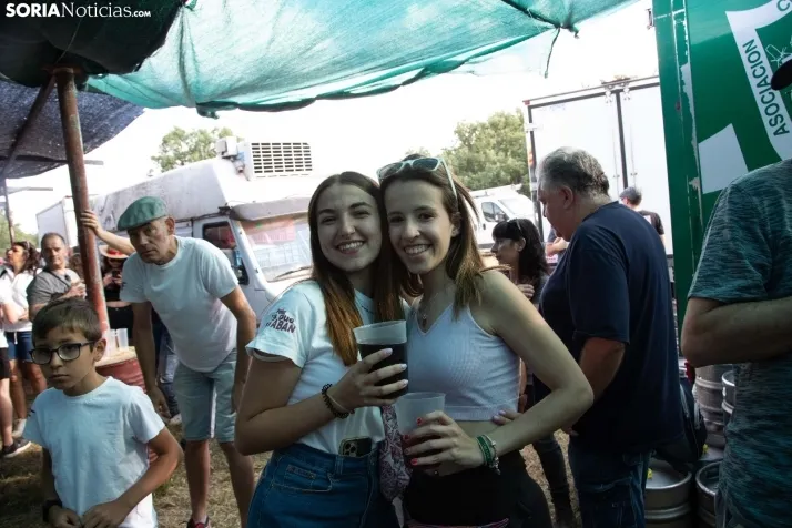 Cálido ambiente en los chiringuitos / Maria Ferrer