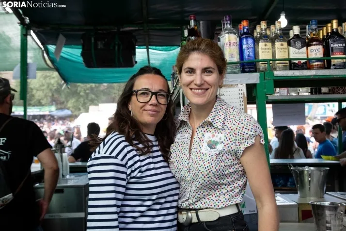 Cálido ambiente en los chiringuitos / Maria Ferrer