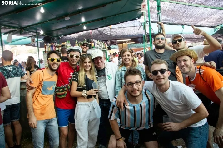 Cálido ambiente en los chiringuitos / Maria Ferrer