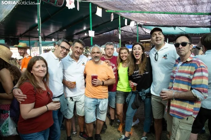 Cálido ambiente en los chiringuitos / Maria Ferrer