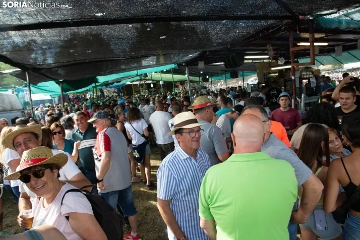 Cálido ambiente en los chiringuitos / Maria Ferrer