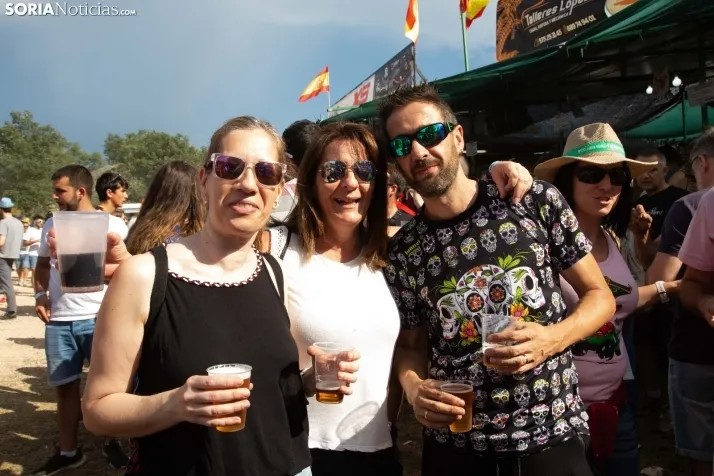 Cálido ambiente en los chiringuitos / Maria Ferrer