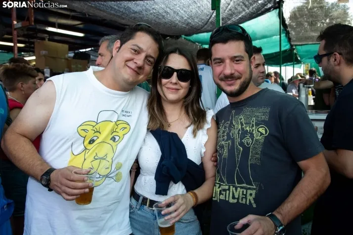 Cálido ambiente en los chiringuitos / Maria Ferrer