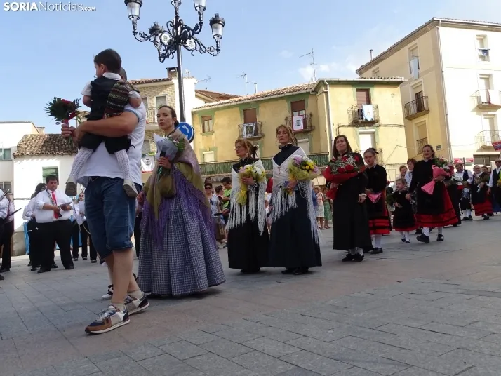 Una imagen de la ofrenda floral en Ágreda este viernes. /PC
