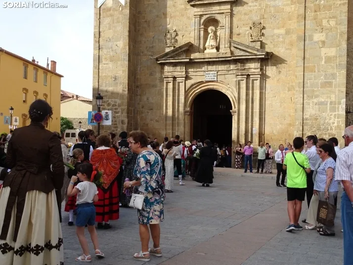 Una imagen de la ofrenda floral en Ágreda este viernes. /PC