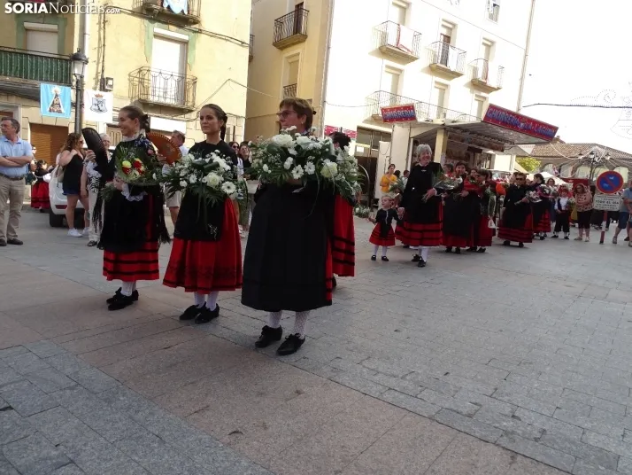 Una imagen de la ofrenda floral en Ágreda este viernes. /PC