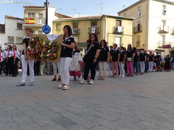 Una imagen de la ofrenda floral en Ágreda este viernes. /PC