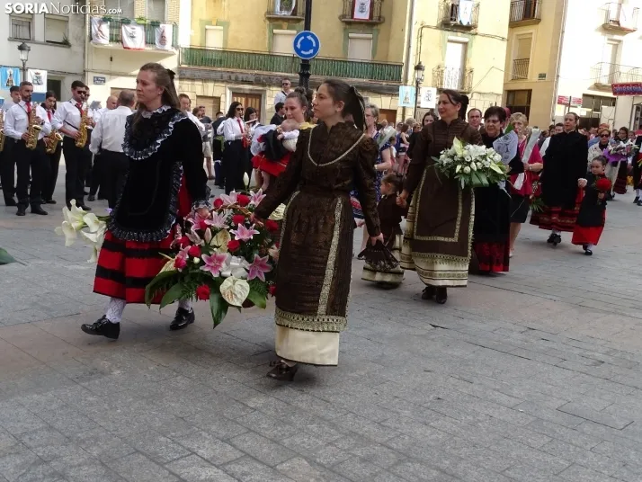 Una imagen de la ofrenda floral en Ágreda este viernes. /PC