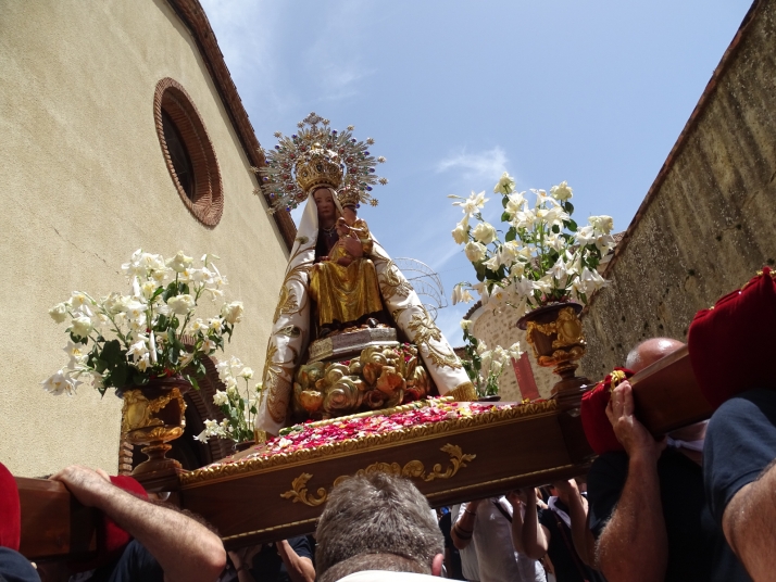 Fotos: &Aacute;greda vive su d&iacute;a grande en honor a la Virgen de los Milagros 