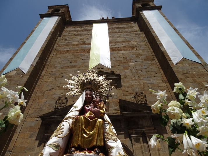 Fotos: &Aacute;greda vive su d&iacute;a grande en honor a la Virgen de los Milagros 