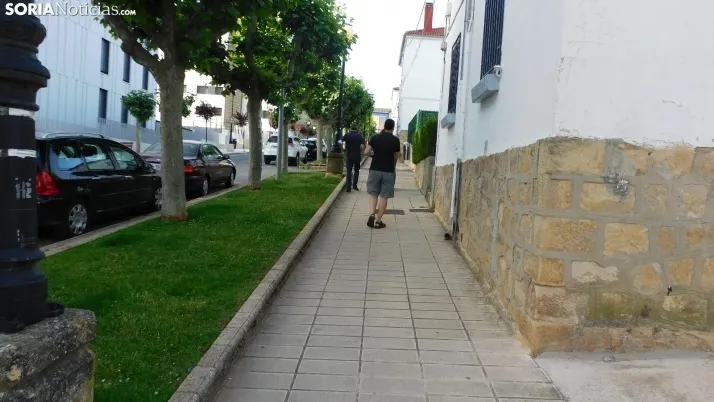 Fotos: cientos de opositores llegan a Soria para examinarse en el IES Castilla