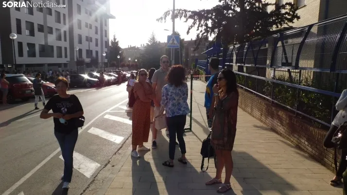 Fotos: cientos de opositores llegan a Soria para examinarse en el IES Castilla