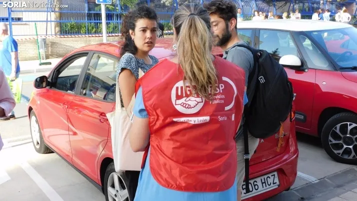 Fotos: cientos de opositores llegan a Soria para examinarse en el IES Castilla