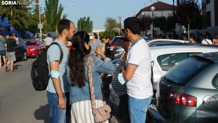 Fotos: cientos de opositores llegan a Soria para examinarse en el IES Castilla