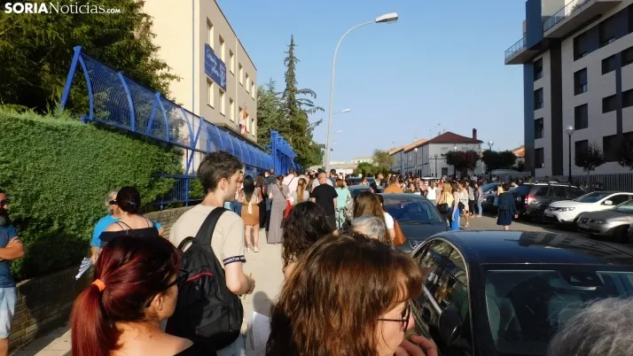 Fotos: cientos de opositores llegan a Soria para examinarse en el IES Castilla