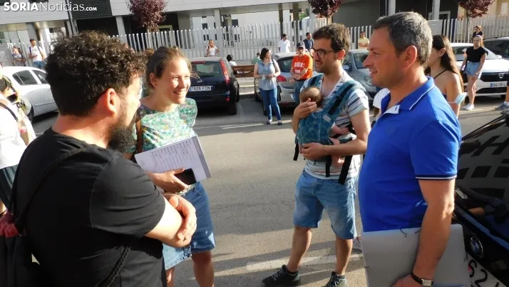 Fotos: cientos de opositores llegan a Soria para examinarse en el IES Castilla