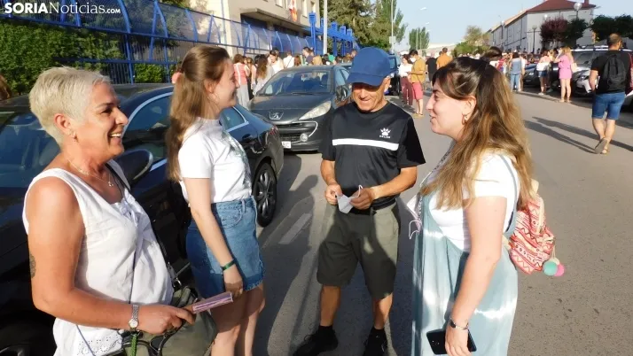 Fotos: cientos de opositores llegan a Soria para examinarse en el IES Castilla