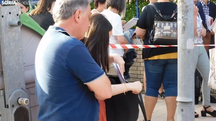 Fotos: cientos de opositores llegan a Soria para examinarse en el IES Castilla
