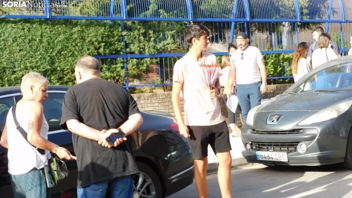 Fotos: cientos de opositores llegan a Soria para examinarse en el IES Castilla