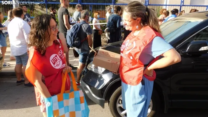 Fotos: cientos de opositores llegan a Soria para examinarse en el IES Castilla