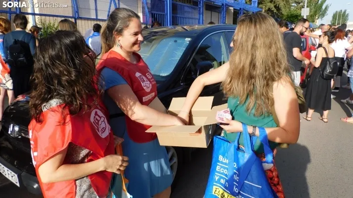 Fotos: cientos de opositores llegan a Soria para examinarse en el IES Castilla