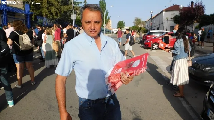 Fotos: cientos de opositores llegan a Soria para examinarse en el IES Castilla