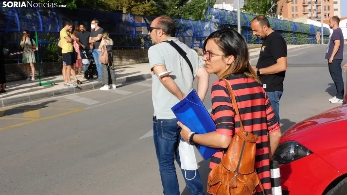 Fotos: cientos de opositores llegan a Soria para examinarse en el IES Castilla