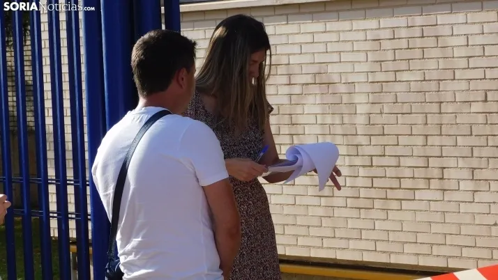 Fotos: cientos de opositores llegan a Soria para examinarse en el IES Castilla
