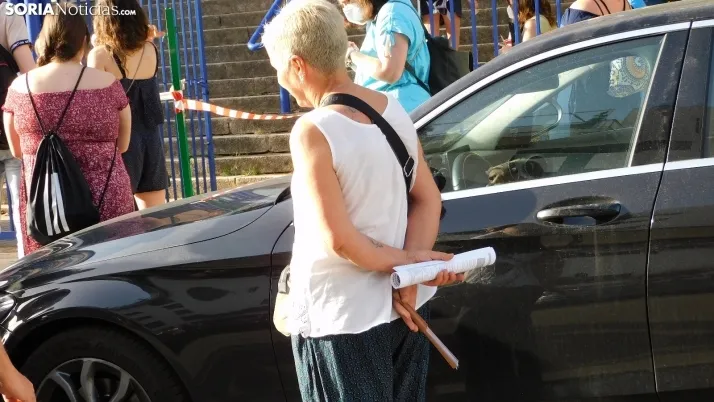 Fotos: cientos de opositores llegan a Soria para examinarse en el IES Castilla