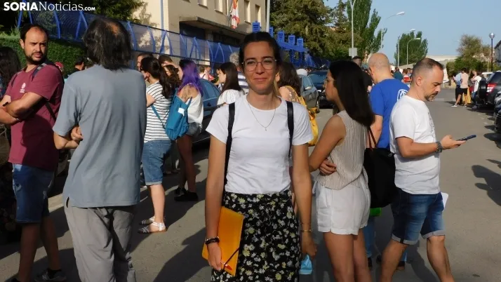Fotos: cientos de opositores llegan a Soria para examinarse en el IES Castilla