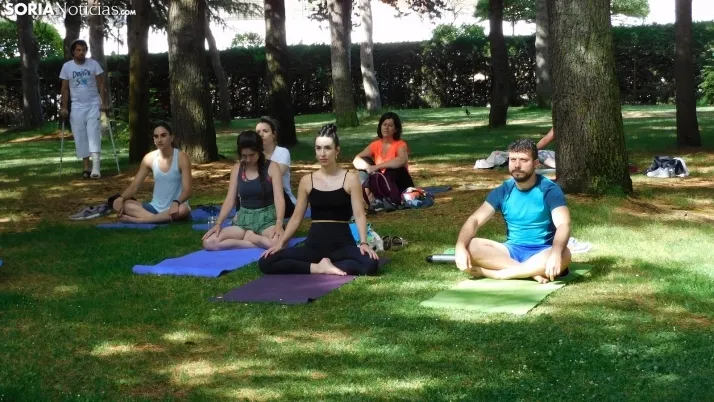 Fotos: La Dehesa se llena de paz para celebrar el D&iacute;a Internacional del Yoga