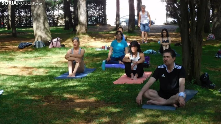 Fotos: La Dehesa se llena de paz para celebrar el D&iacute;a Internacional del Yoga