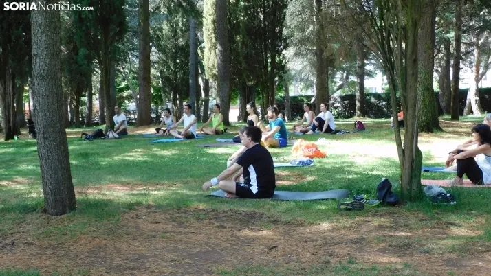 Fotos: La Dehesa se llena de paz para celebrar el D&iacute;a Internacional del Yoga