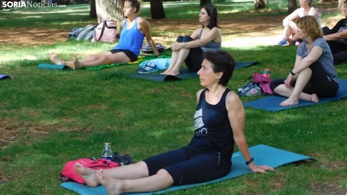 Fotos: La Dehesa se llena de paz para celebrar el D&iacute;a Internacional del Yoga